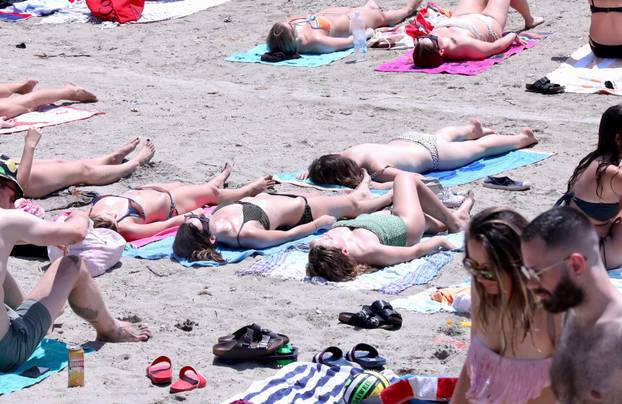 Split: Partijaneri s Ultre potražili osvježenje na Bačvicama 