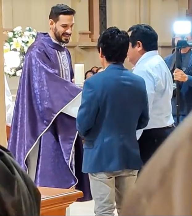 FOTO Ovi svećenici 'zapalili' su internet! Na listi su i Hrvati, žene im pišu da su najzgodniji...