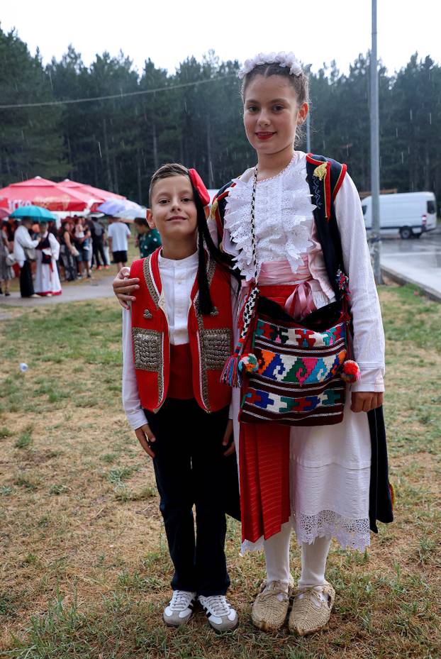 FOTO Dani komina, pure i brozina: Tijarica proslavila dane tradicije unatoč lošem vremenu