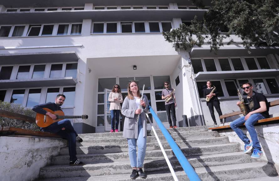 Studentima glazbe u pandemiji je posebno teško: Kako učiti svirati online kad puca zvuk?