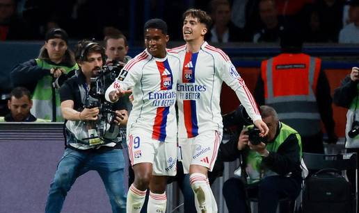 Lyon &scaron;okirao PSG usred Pariza!