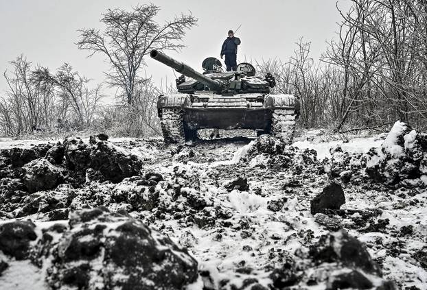 Ukrainian servicemen take part in tank drills in Zaporizhzhia region