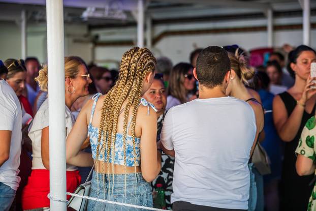 Split: Trajekt Oliver na kojem se održava koncert za vrijeme plovidbe do Vela Luke