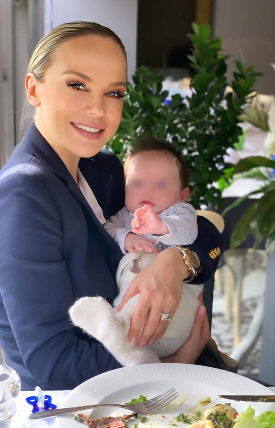 Šuput pozirala u badiću mjesec dana nakon poroda: Svaka čast