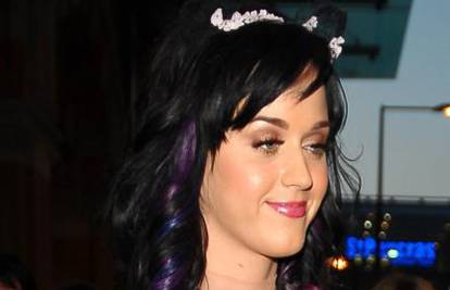 Katy Perry odjevena poput mačke promovirala album 