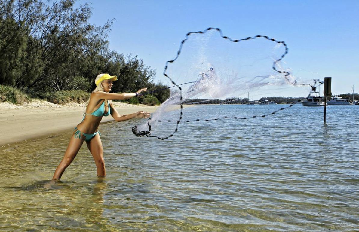 Ostavila se mode: S velikim ribama bori se samo u bikiniju