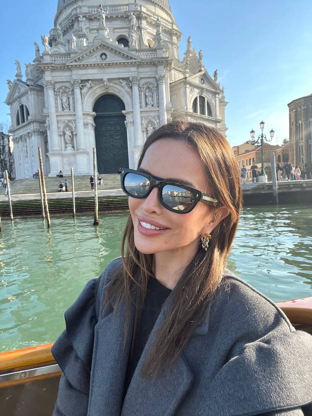 Pogledajte kako se Severina opušta na odmoru: Brčkanje u bazenu, fina hrana i skupi izlozi