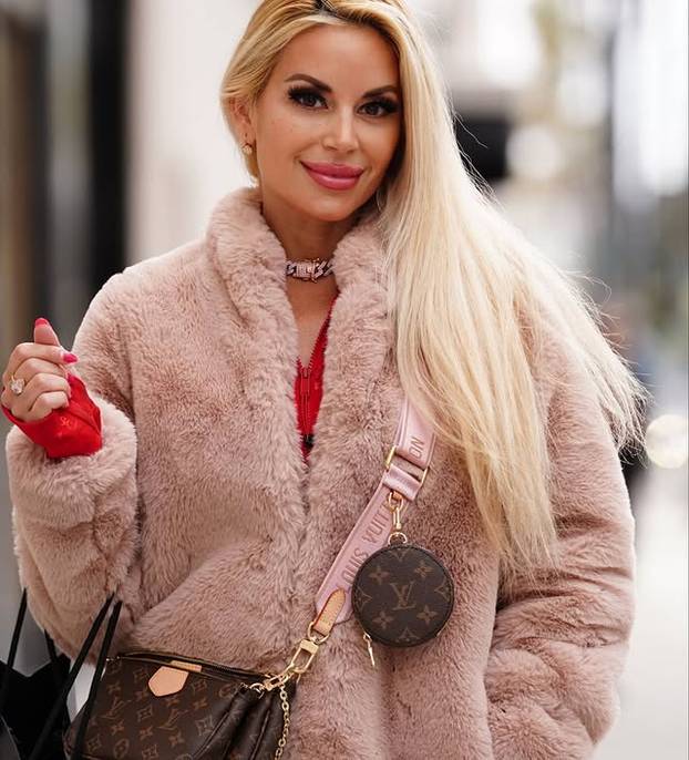 FOTO Ova mama je potrošila 85 tisuća eura da postane barbika: Evo kako je izgledala prije