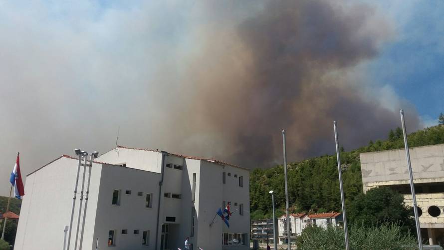 'Obranili smo kuće. Situacija je puno bolja, vjetar je oslabio...'