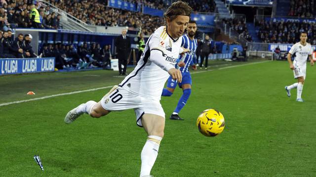 LaLiga - Deportivo Alaves v Real Madrid