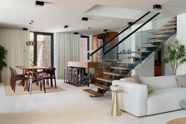 FOTO Prekrasna vila na Hvaru dobila je nagradu za dizajn - neprimjetno uranja u okoliš