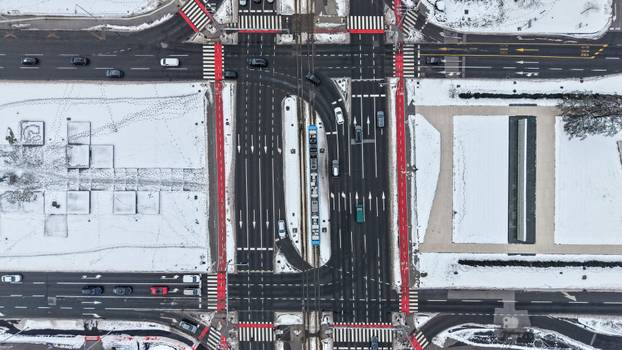 Pogled iz zraka na centar Zagreba prekriven snijegom