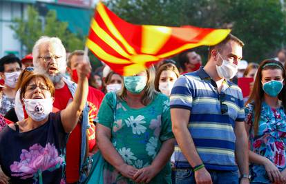 Makedonci izlaze na izbore usred novog širenja zaraze