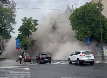 VIDEO Drama u Zagrebu! Urušio se dio zgrade. 'Radnici su trčali, porazbijalo je parkirane aute'