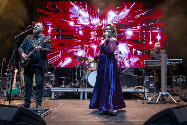 Zora je svanula, koncert Nede Ukraden u Osijeku