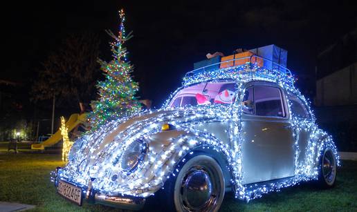 Iza dječjeg igrališta u Zagrebu pažnju plijeni vesela VW buba