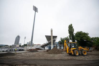 FOTO Pogledajte kako polako nestaje naš kultni stadion. Bageri i rušenje prije obnove...