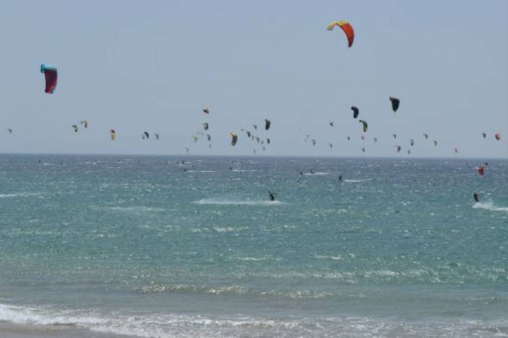 Kitesurferi osvojili Španjolsku: Na plaži ih se skupilo 352