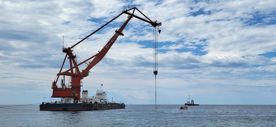 U tijeku je izvlačenje talijanske jahte koja je potonula kod Unija