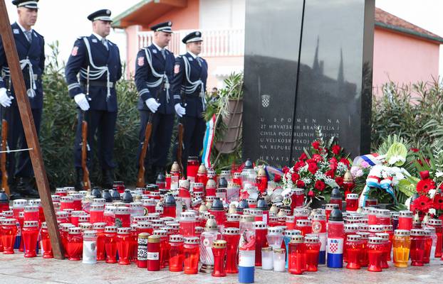 Škabrnja: Polaganje vijenca na Spomen obilježju masovne grobnice