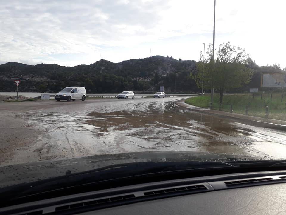 FOTO Olujno nevrijeme pogodilo Neretvu: U Pločama u kratkom roku palo čak 190 litara kiše