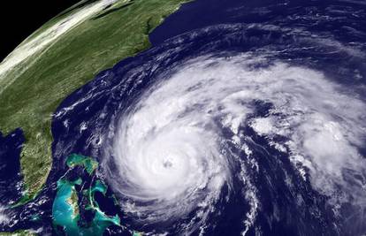 Uragan Earl prijeti, SAD u strahu od nove 'Katrine'