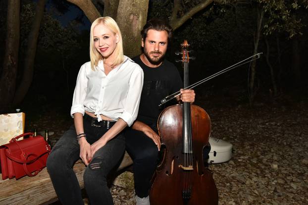 Rakalj: Stjepan Hauser zasvirao okupljenima na otvorenju šetnice koja nosi njegovo ime