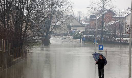 Dobra se izlila u Ogulinu, Kupa u Karlovcu porasla na 722 cm