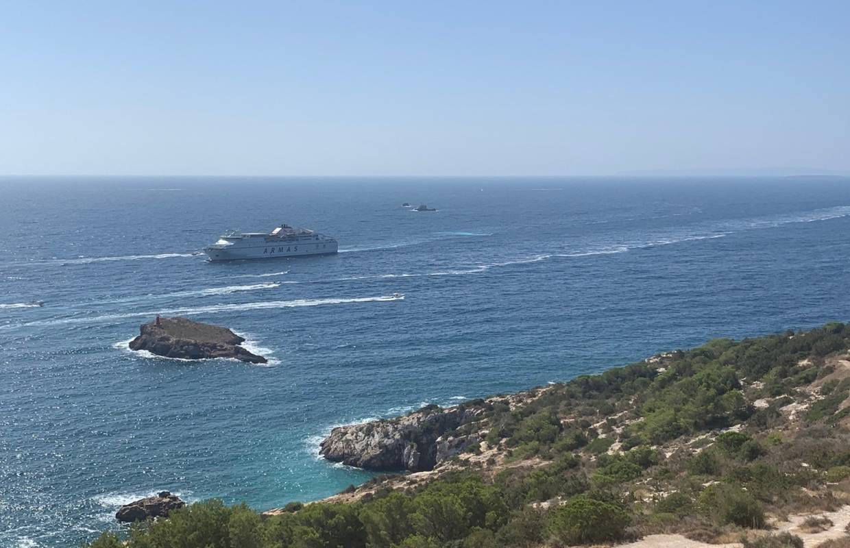 Kod Ibize se nasukao katamaran, ozlijeđeno 12 ljudi