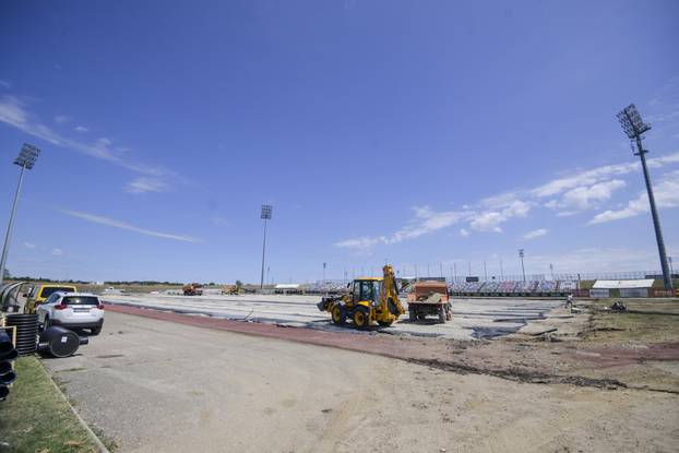 Velika Gorica: Radovi na promjeni travnjaka na stadionu Gorica 