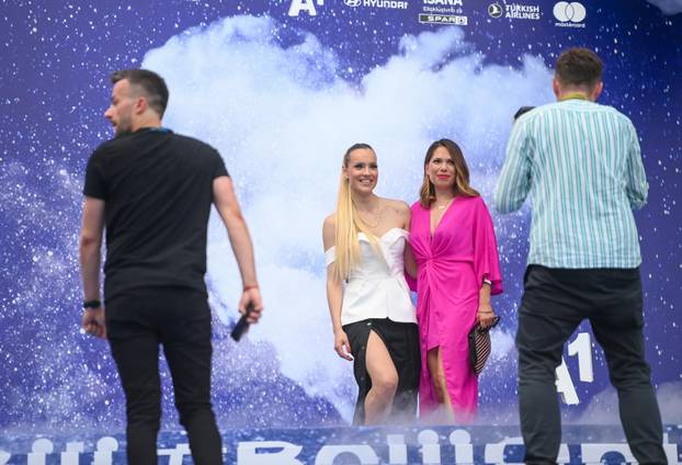 Zagreb: Proslava rođendana podcasta "Putem oblaka", poznati pozirali medijima