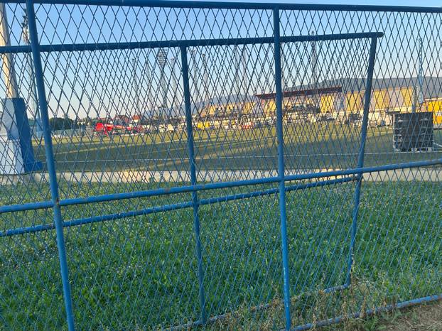 FOTO Evo kako teku pripreme za koncert Thompsona u Zaprešiću: Stigla oprema, slažu pozornicu