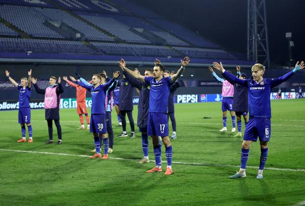 Igrači Dinama pozdravili navijače nakon utakmice protiv Celtica u Ligi prvaka
