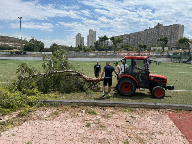 FOTO Transformacija Poljuda: Oluja uništila pomoćne terene, zaposlenici i vatrogasci uskočili