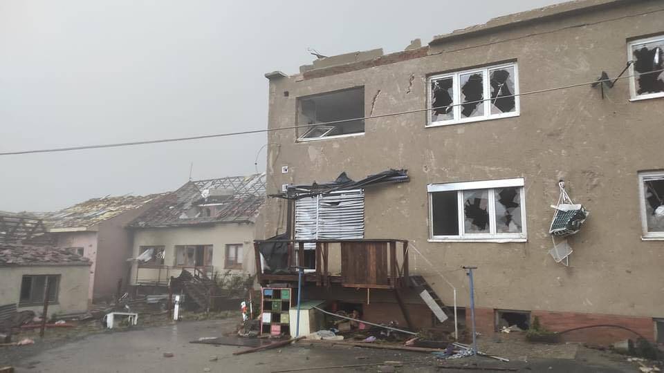 VIDEO Tornado poharao Češku i sravnio sedam sela: Ima mrtvih, ozlijeđeno je više od 200 ljudi