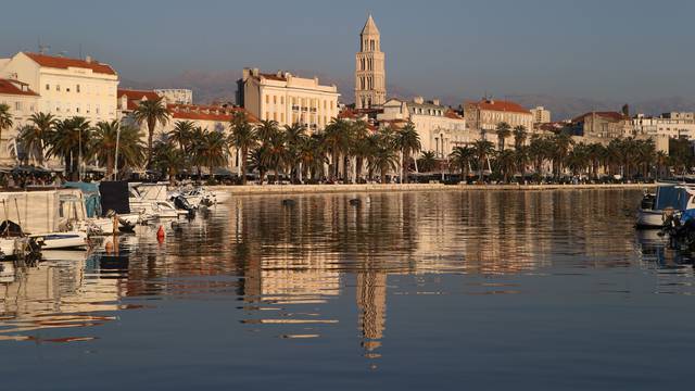 Split: Pogled s MatejuÅ¡ke na grad obasjan posljednjim zrakama sunca