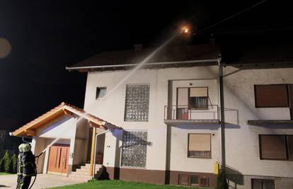 Sl. Brod: Zapalile se instalacije struje na krovu obiteljske kuće