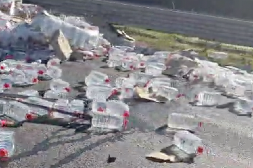 Kamion probio ogradu, prekinut promet na obilaznici