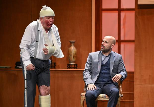 Zagreb: Ansambl kazališta Kerempuh premijerno je izveo predstavu Nenada Stazića "Pljuska"