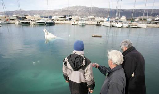 Split: Pukao gat u lučici pa povukao dva broda u more