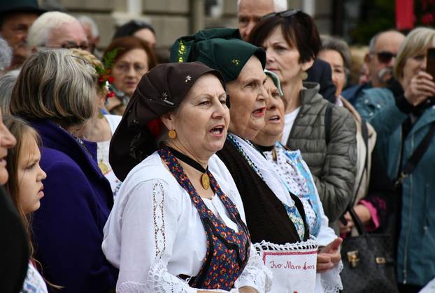 FOTO Slavonski Brod oborio rekord: Na Pogačafestu ispekli pogaču dugačku 20 metara!