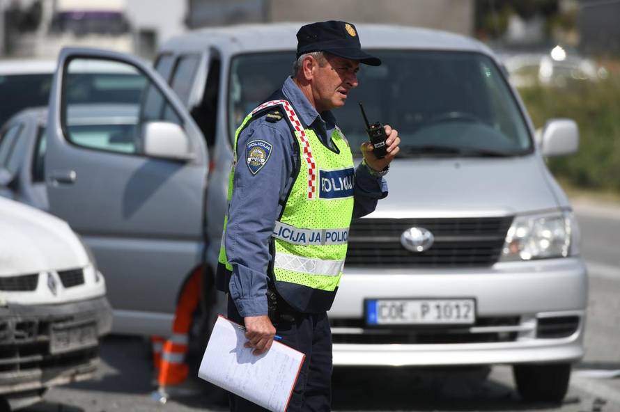 Šibenik: U prometnoj nesreći sudjelovalo nekoliko vozila i hitna pomoć