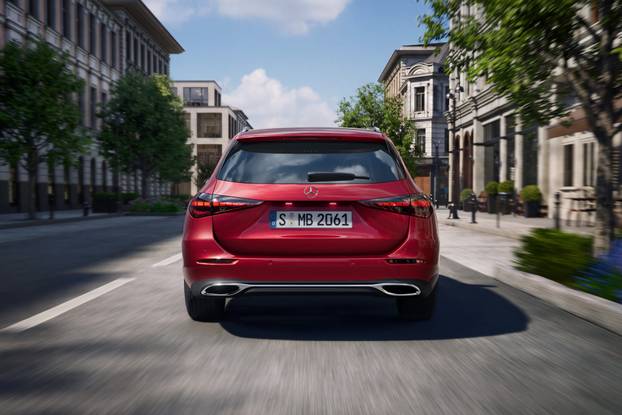 Vertraute Stärke auf einem neuen Niveau: Die neue Mercedes-Benz C Klasse bleibt sich treu – und wächst über sich hinausThe new Mercedes-Benz C-Class: Refined strength. Trusted continuity.
