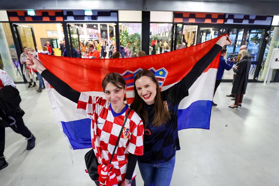 Herning: Navijači očekuju početak utakmice Hrvatska i Njemačka u polufinalu EHF Europskog prvenstva