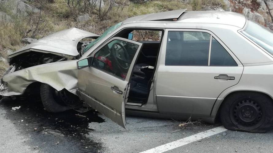 Kod Senja udario u znak i stup: 'Vozač je zaspao na sekundu...'