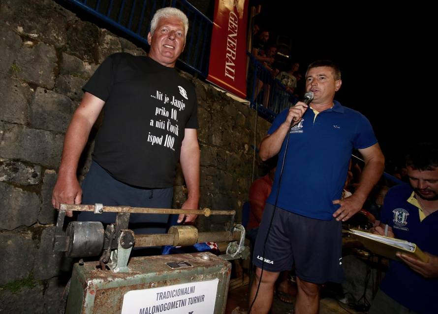 Turnir stokilaša: 'Kad raširim ruke, teško će balun u mrežu'