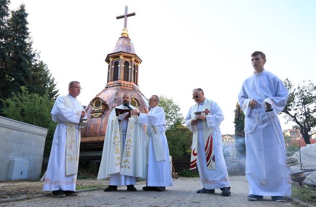 Zagreb: Uoči podizanja kupola održana je blagoslovna molitva