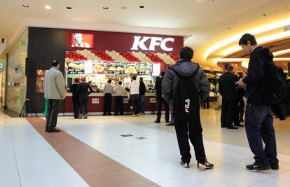 Smatraju da je neprikladan u vrijeme korone: KFC privremeno povlači slogan 'za prste polizati'