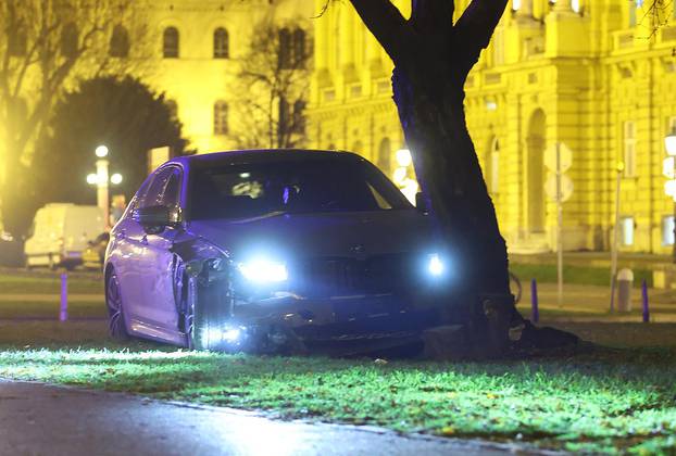 Zagreb: BMW-om uletio u suprotni smjer, izazvao sudar pa pobjegao