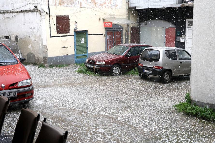 Zagreb: Jaka tuča pogodila Zagreb